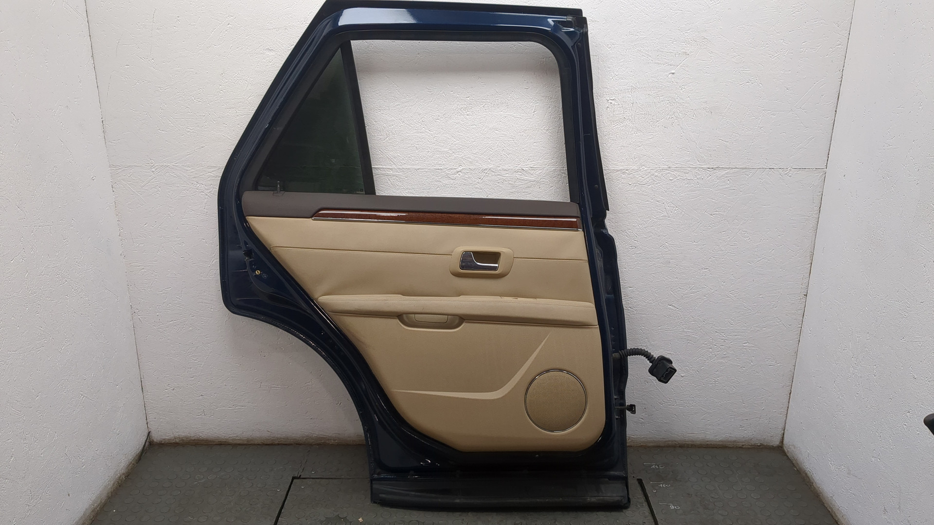 Дверь задняя левая