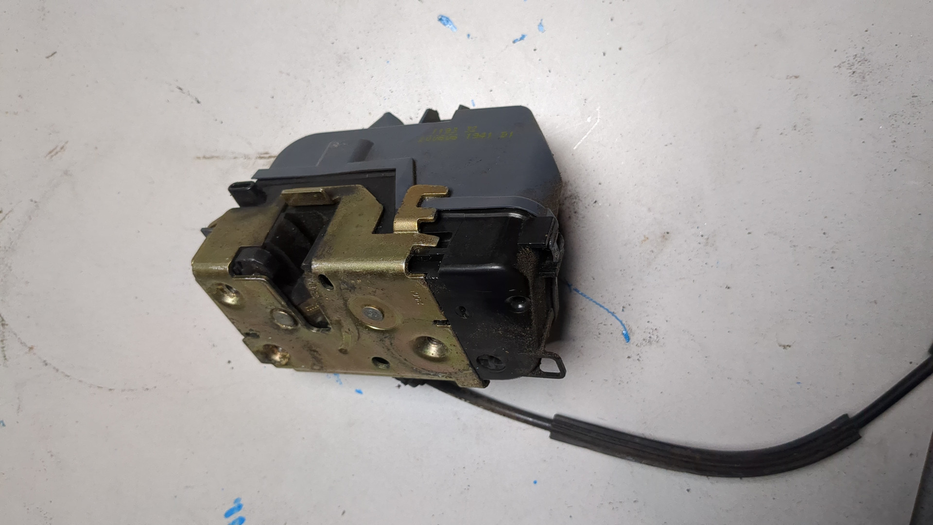 Замок двери задней правой