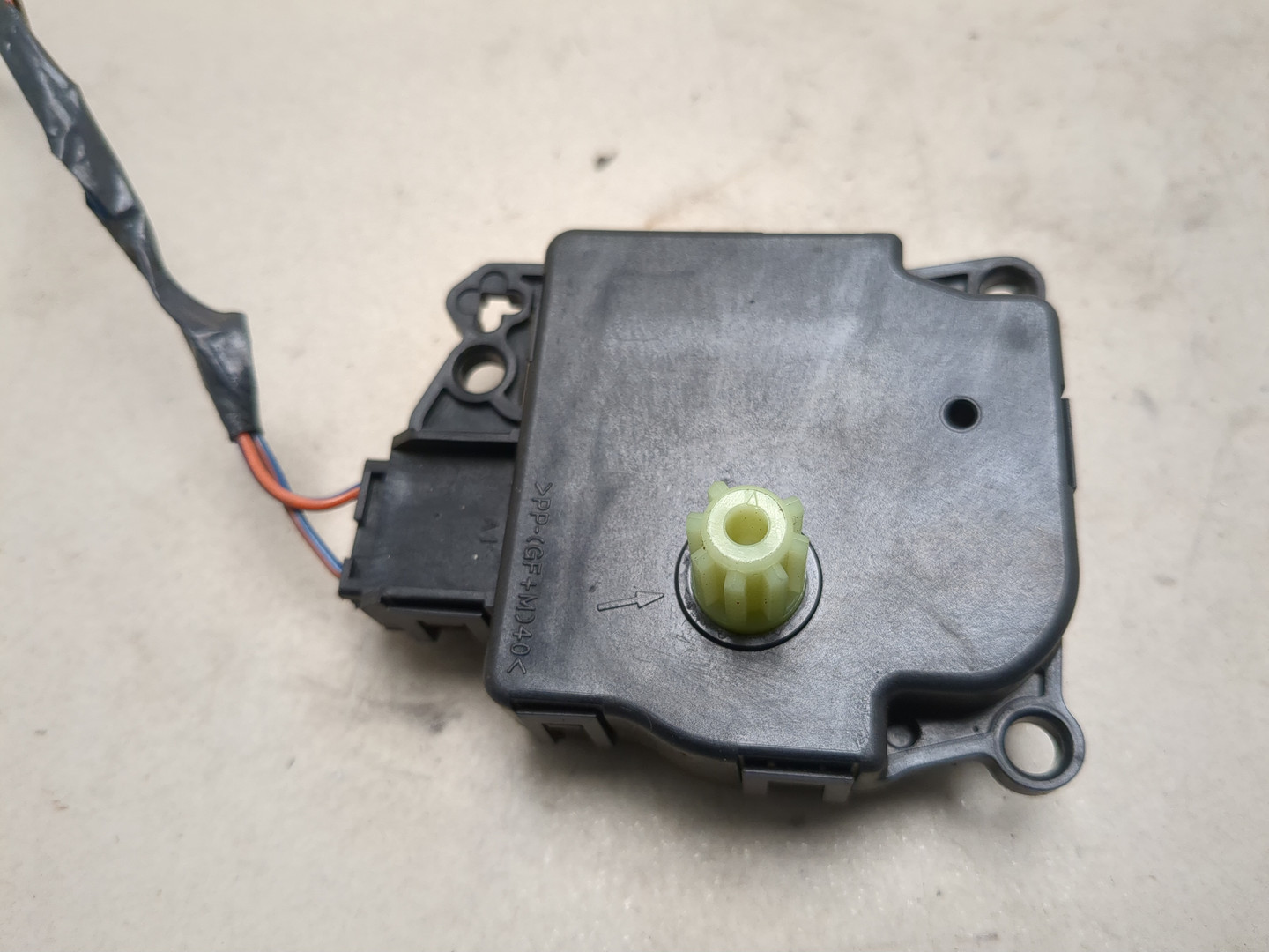 Моторчик заслонки печки