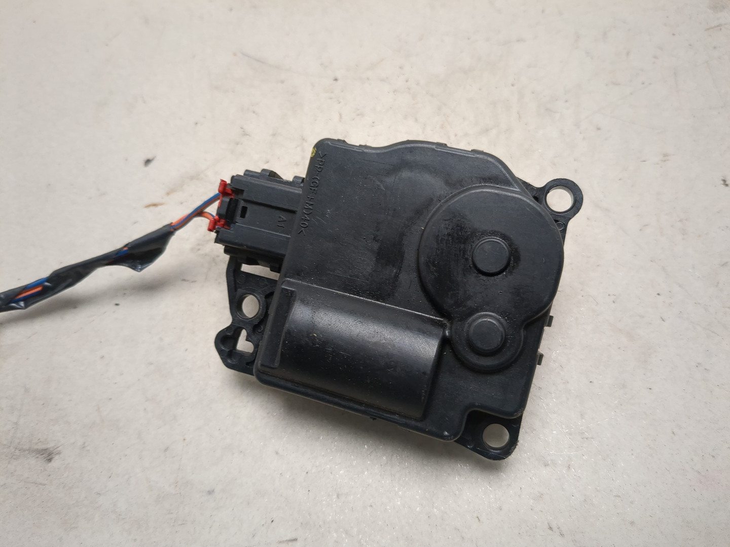 Моторчик заслонки печки