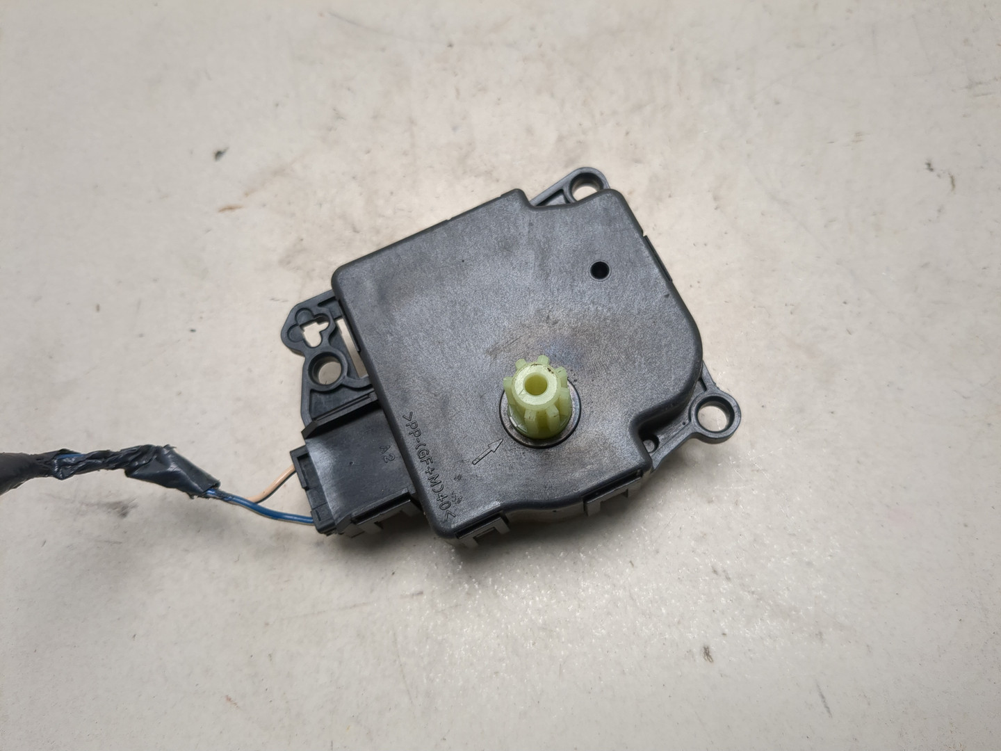 Моторчик заслонки печки