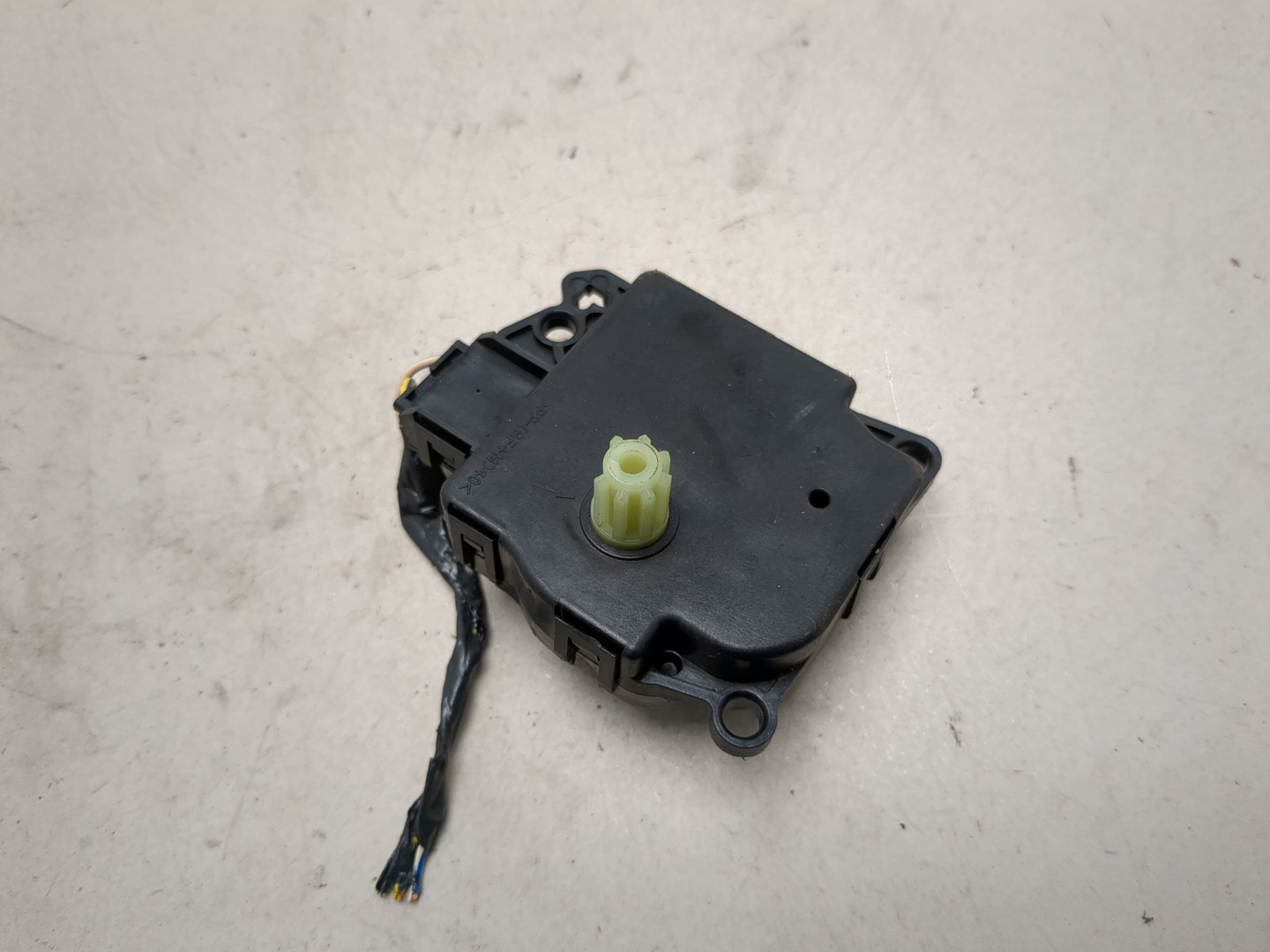 Моторчик заслонки печки