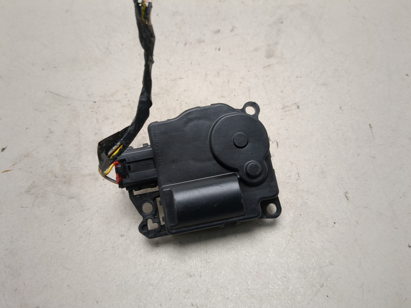 Моторчик заслонки печки