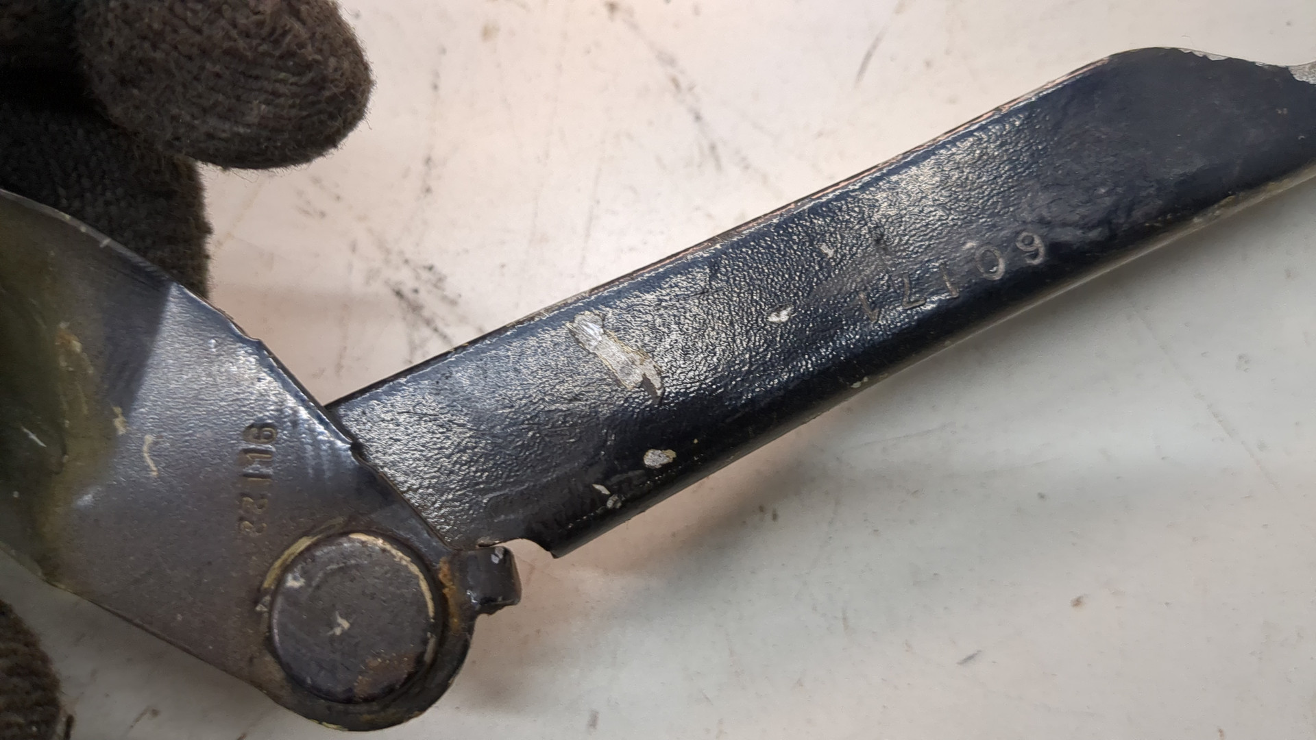 Петля капота правая