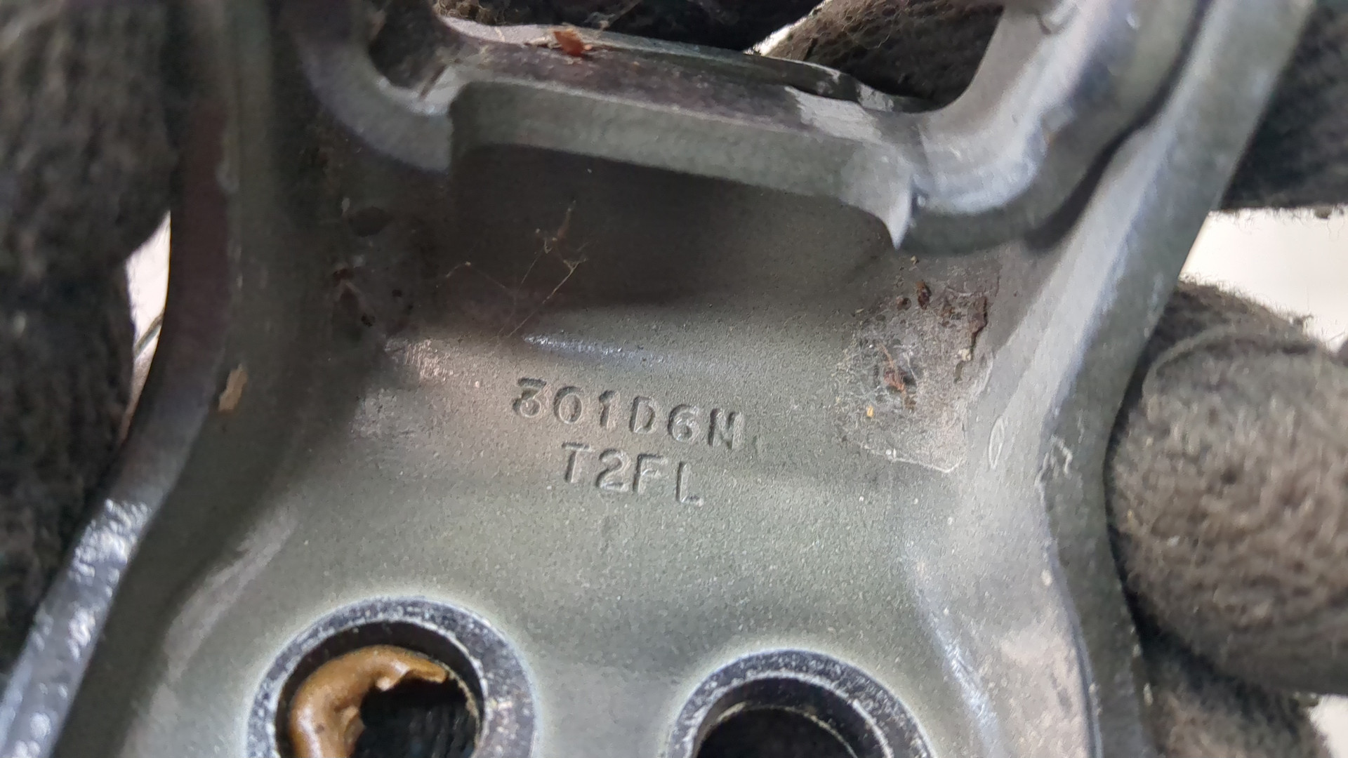 Петля двери