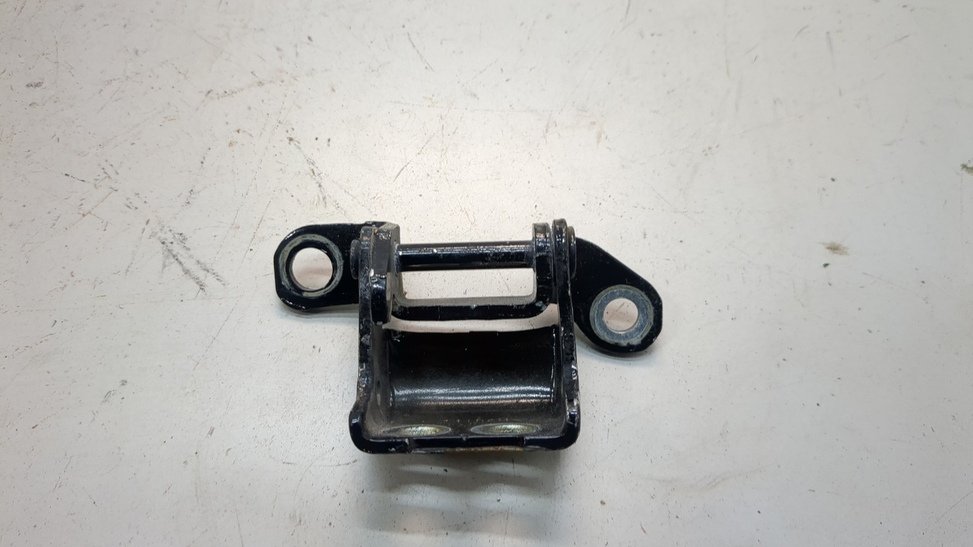 Петля двери