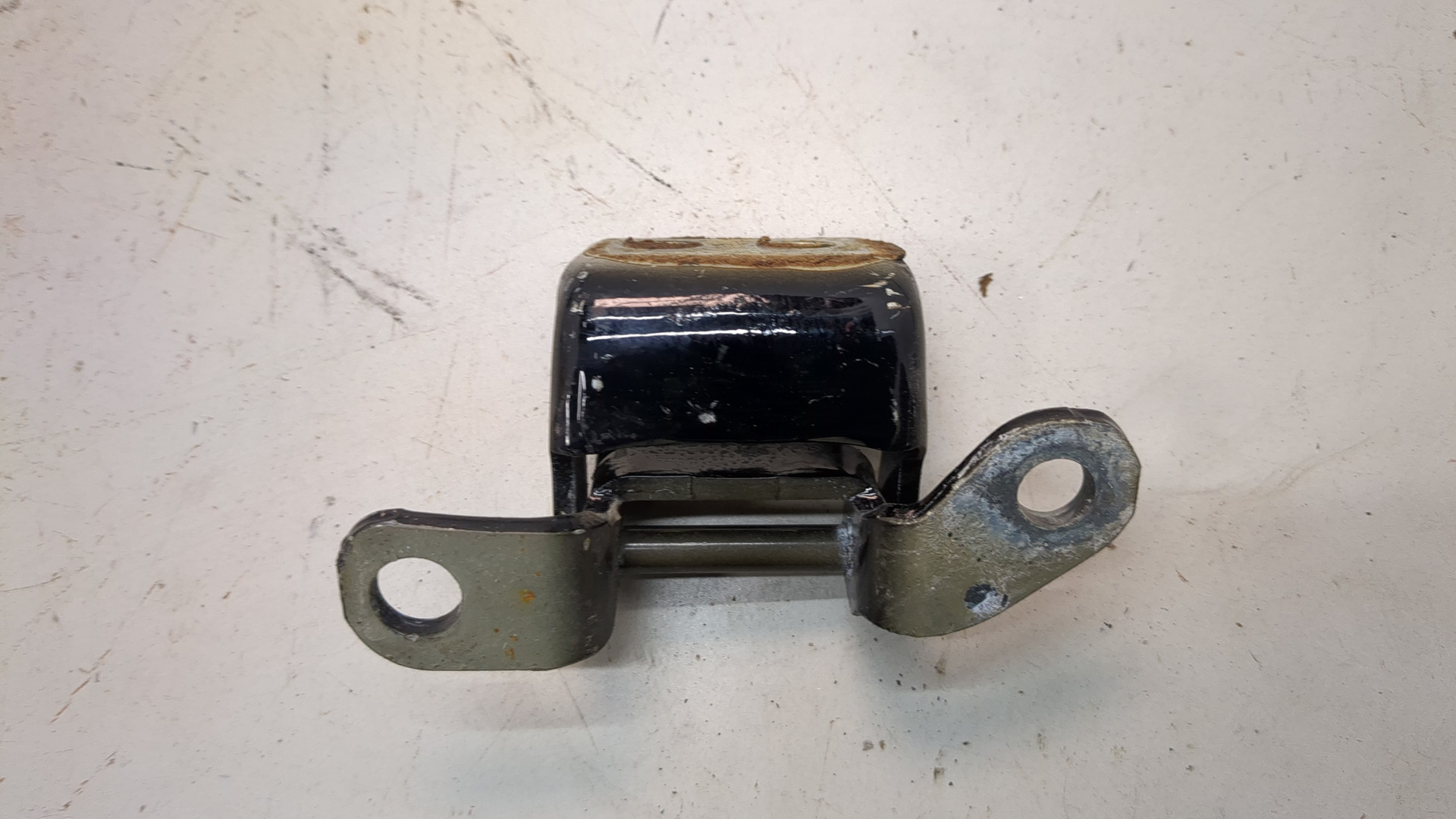 Петля двери