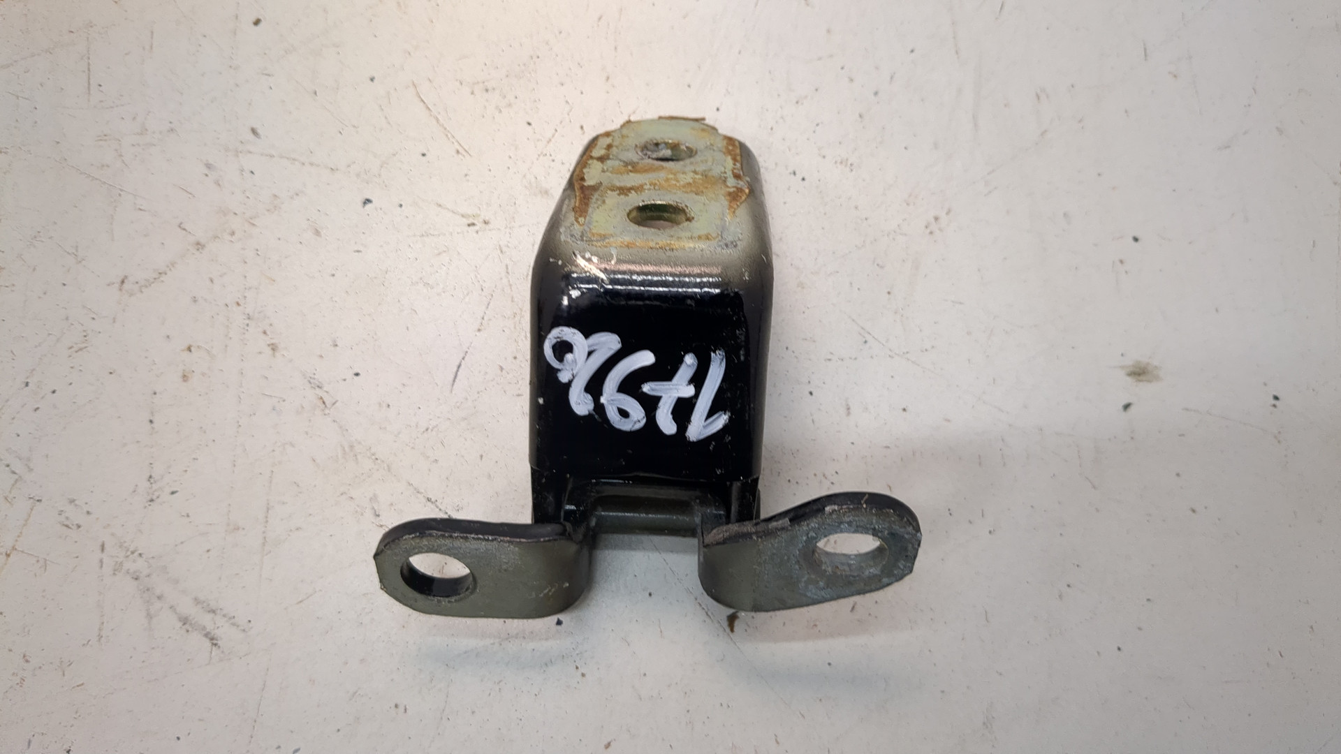 Петля двери