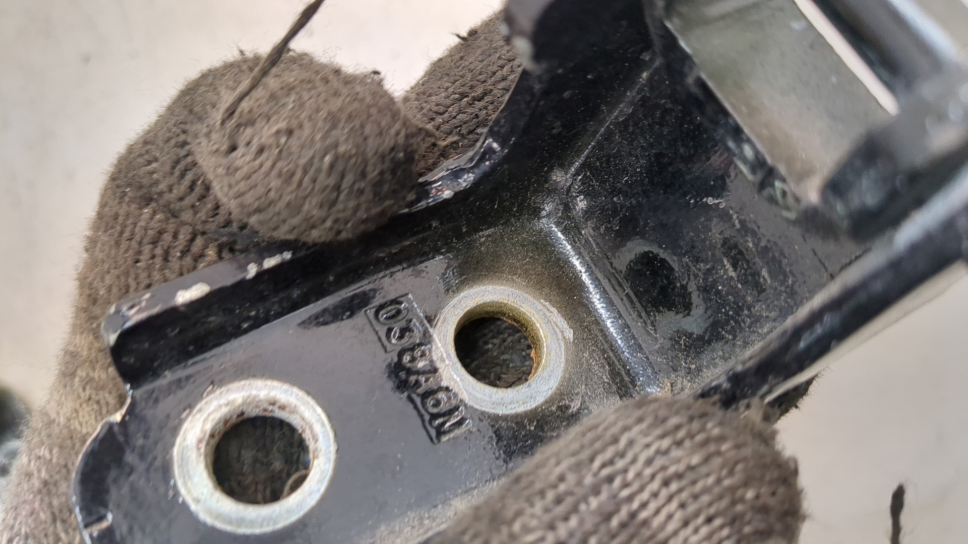 Петля двери