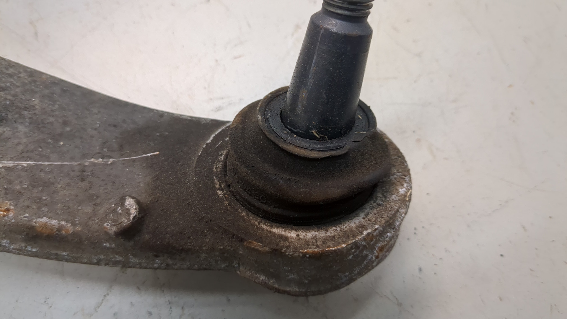 Рычаг задний левый