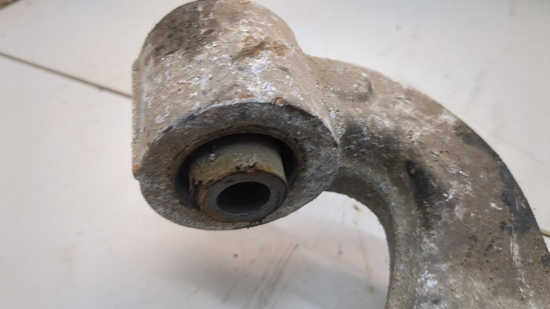 Рычаг задний левый