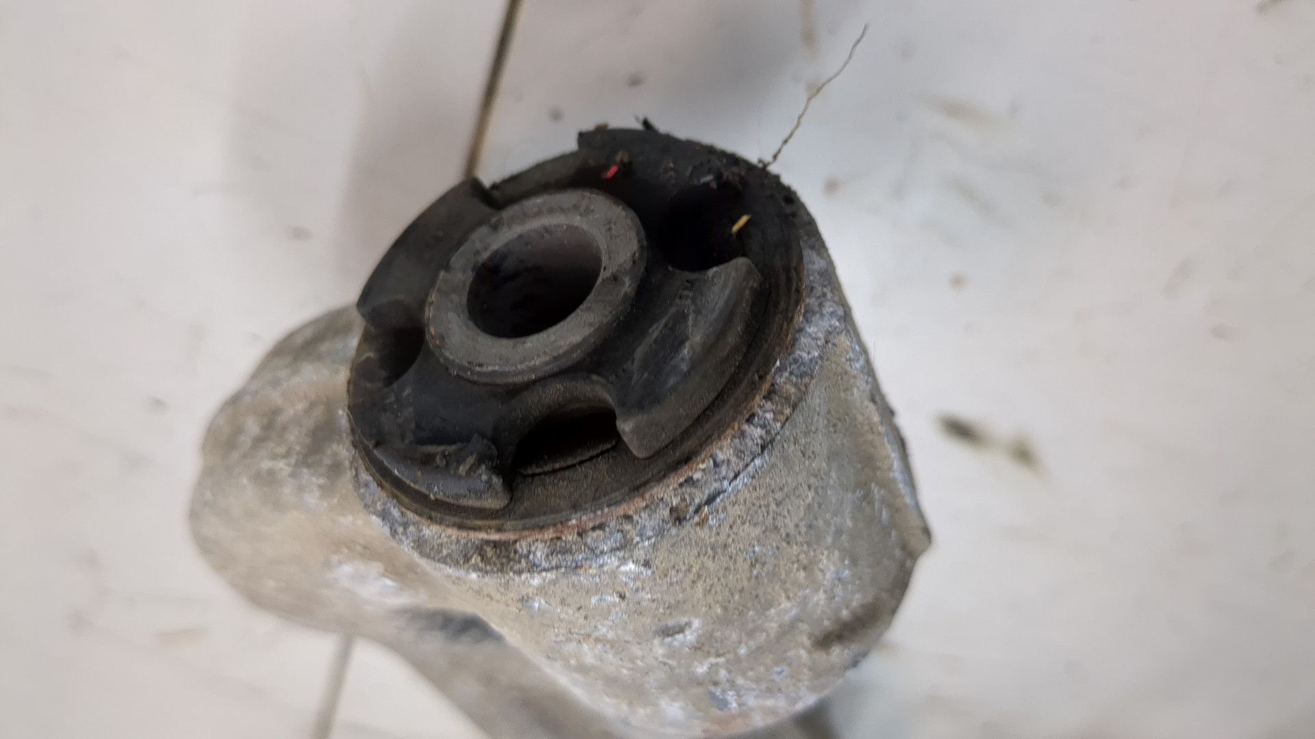 Рычаг задний правый