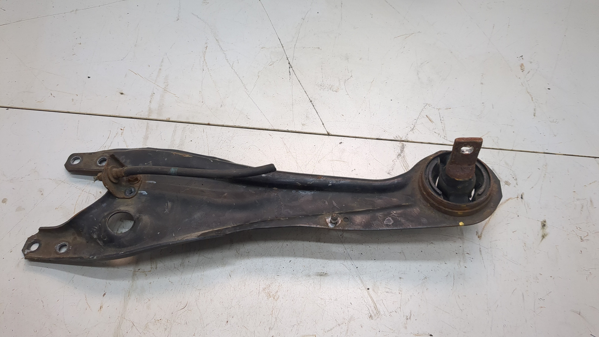 Рычаг задний левый