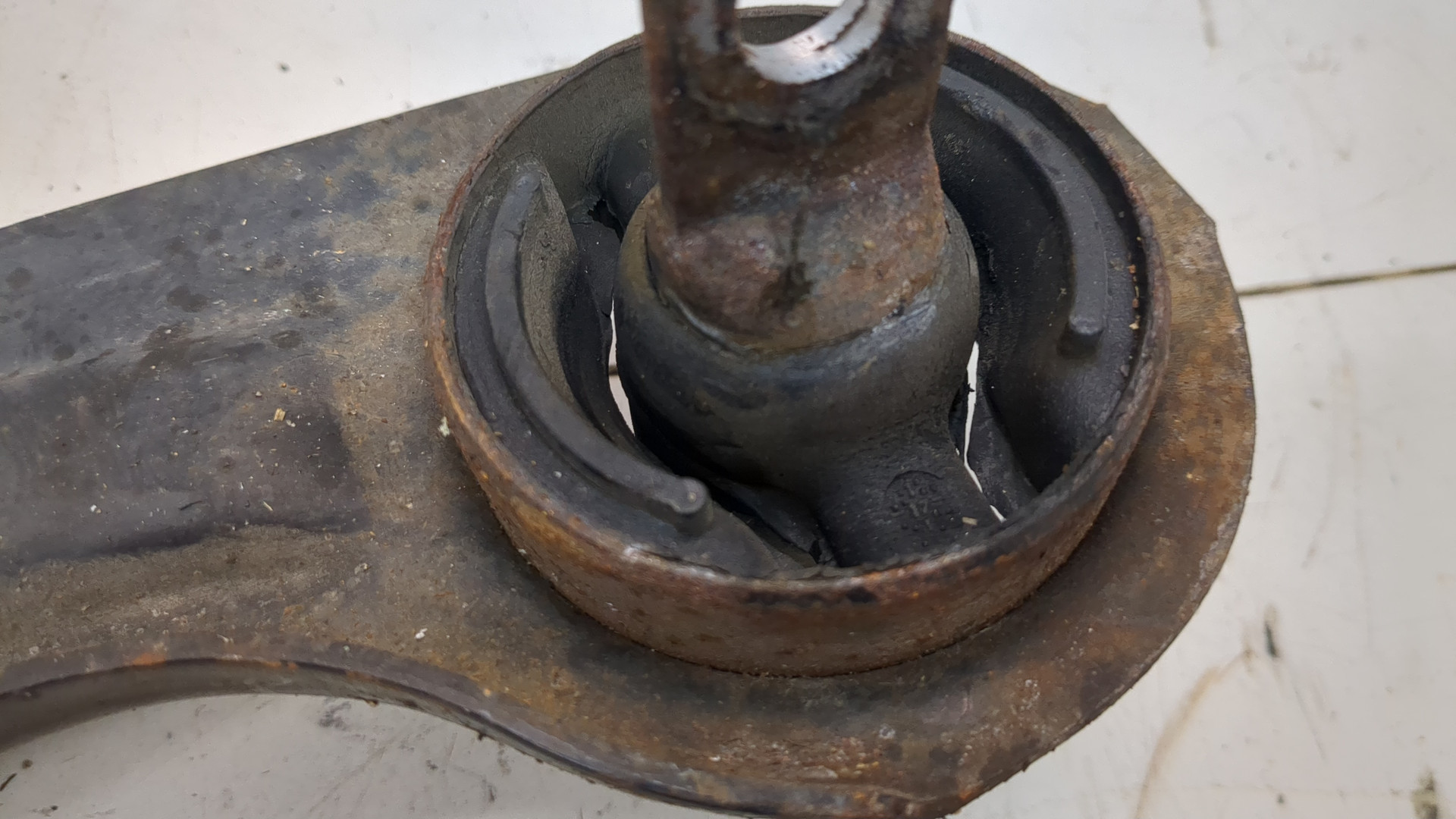 Рычаг задний левый