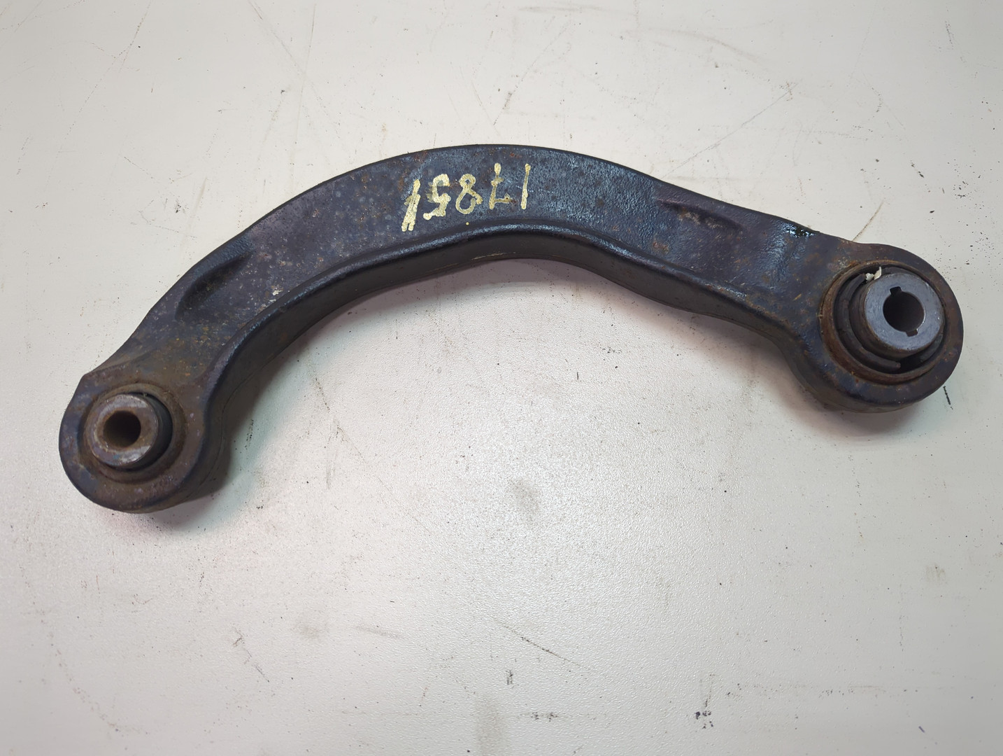 Рычаг задний левый