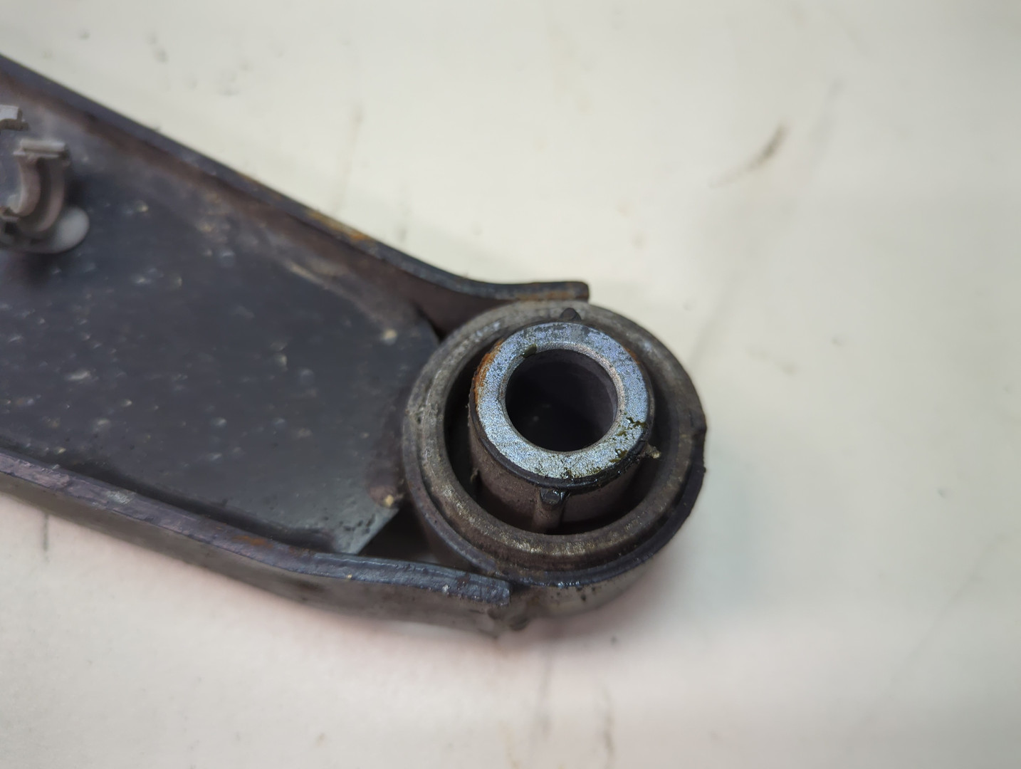 Рычаг задний левый