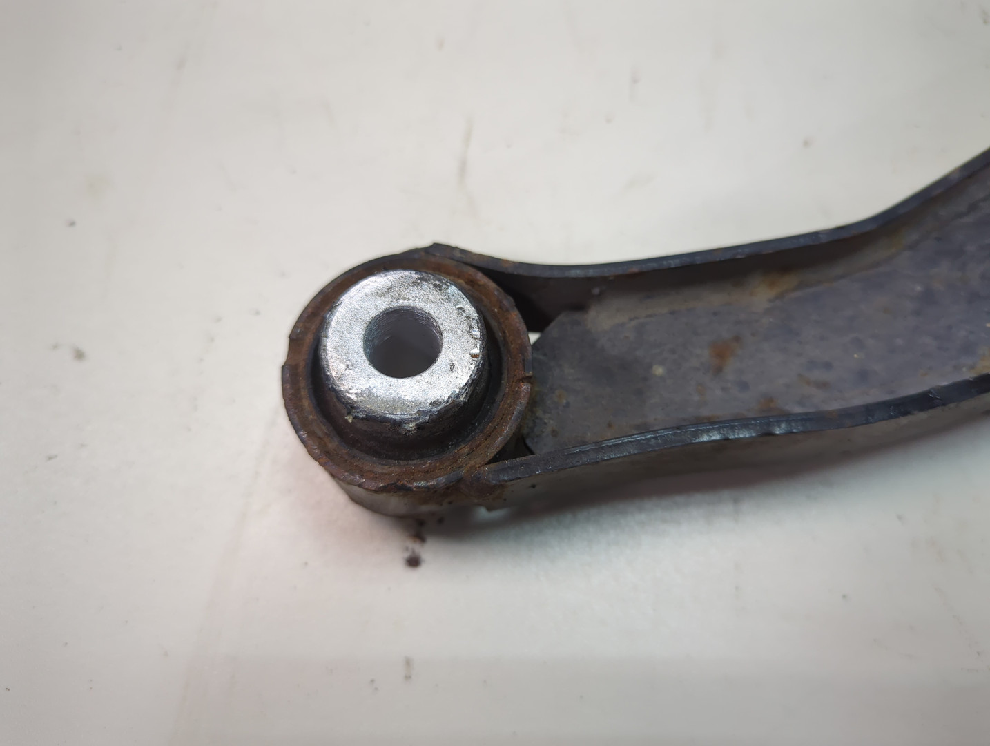 Рычаг задний левый