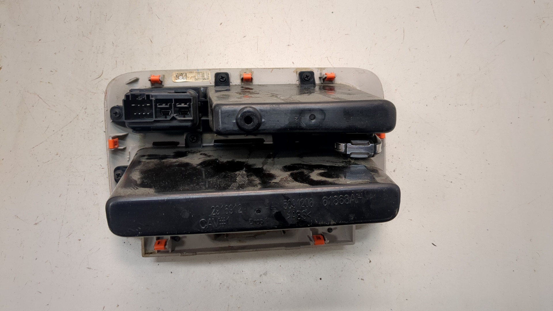 Гнездо AUX / USB IN