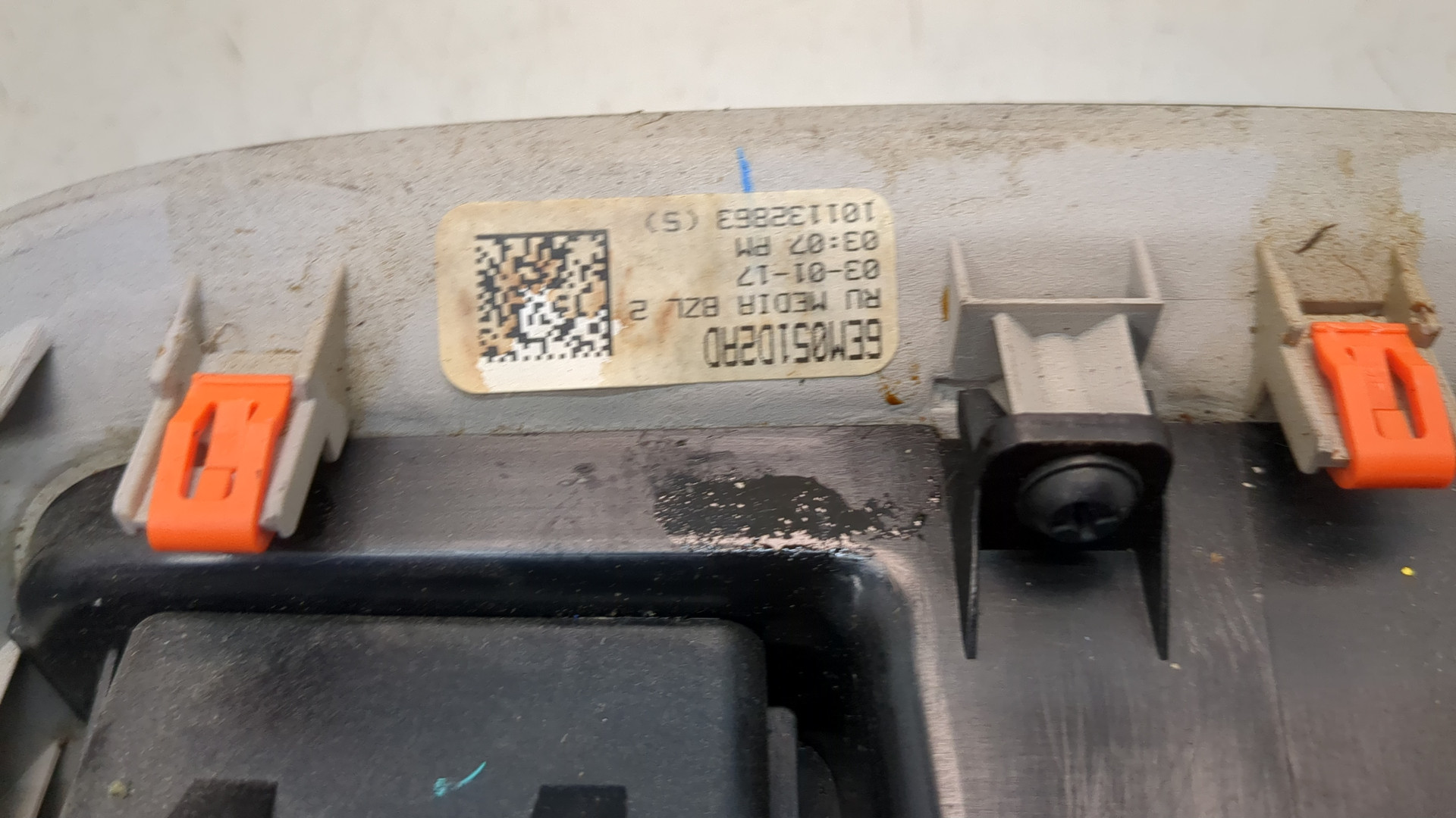 Гнездо AUX / USB IN