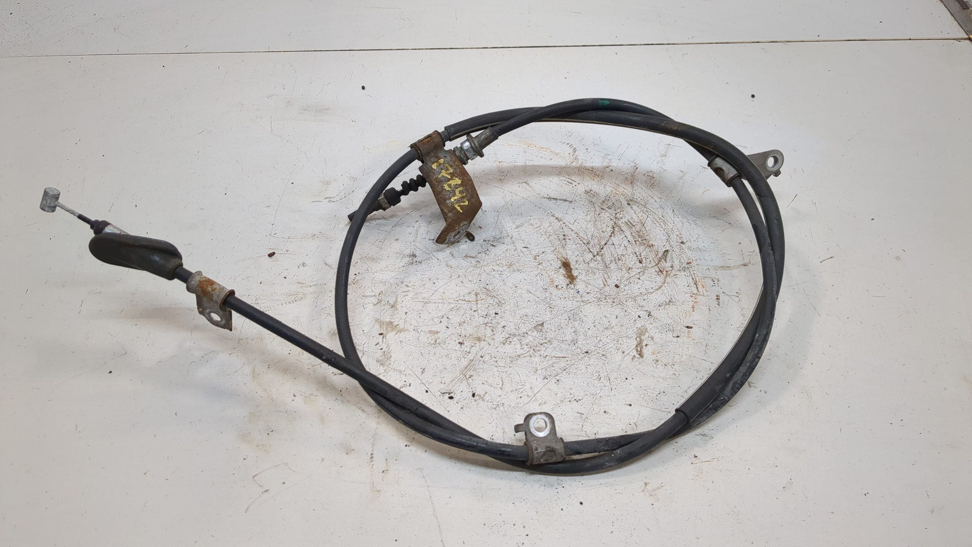 Трос стояночного тормоза