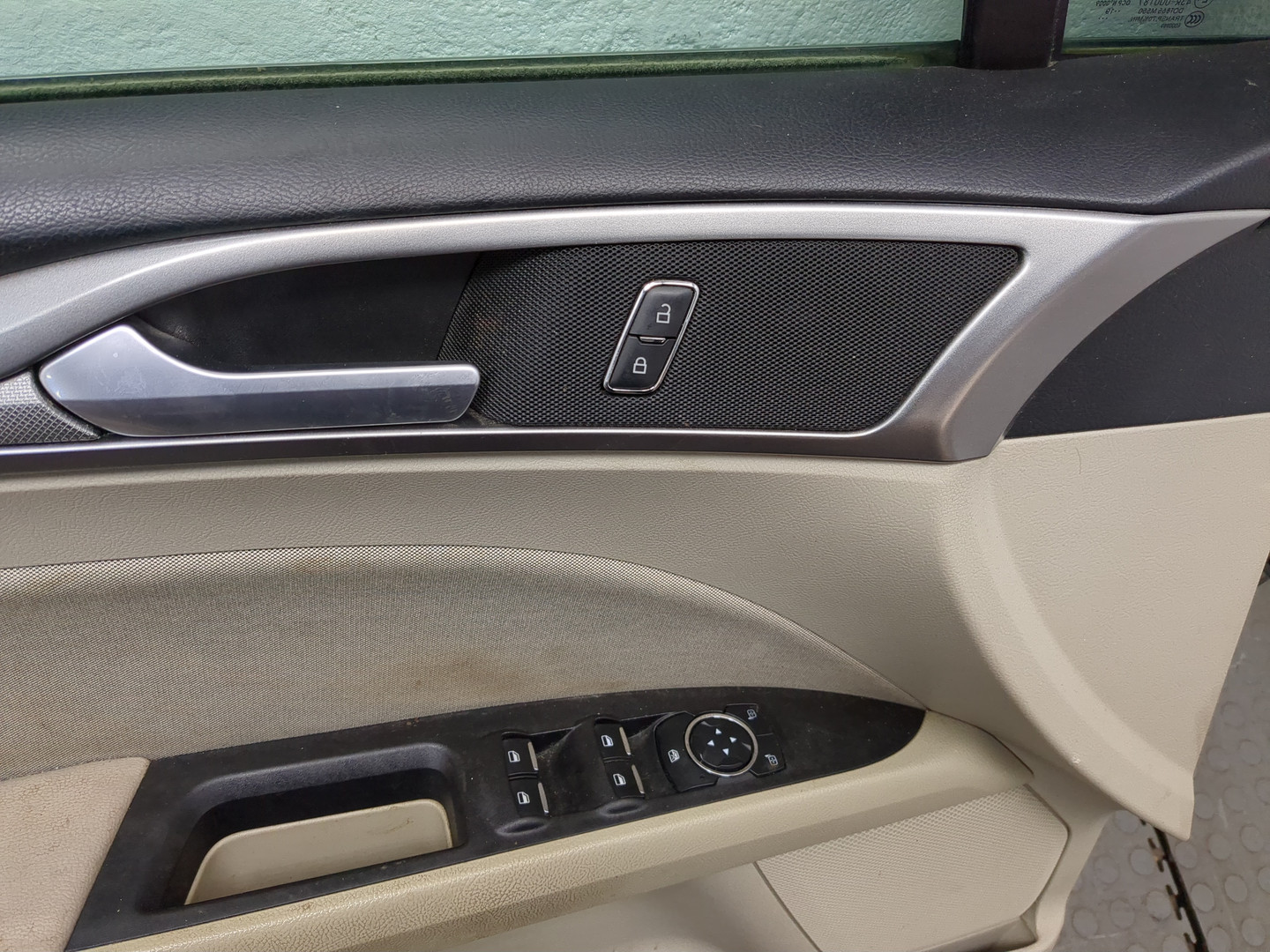 Дверь передняя левая