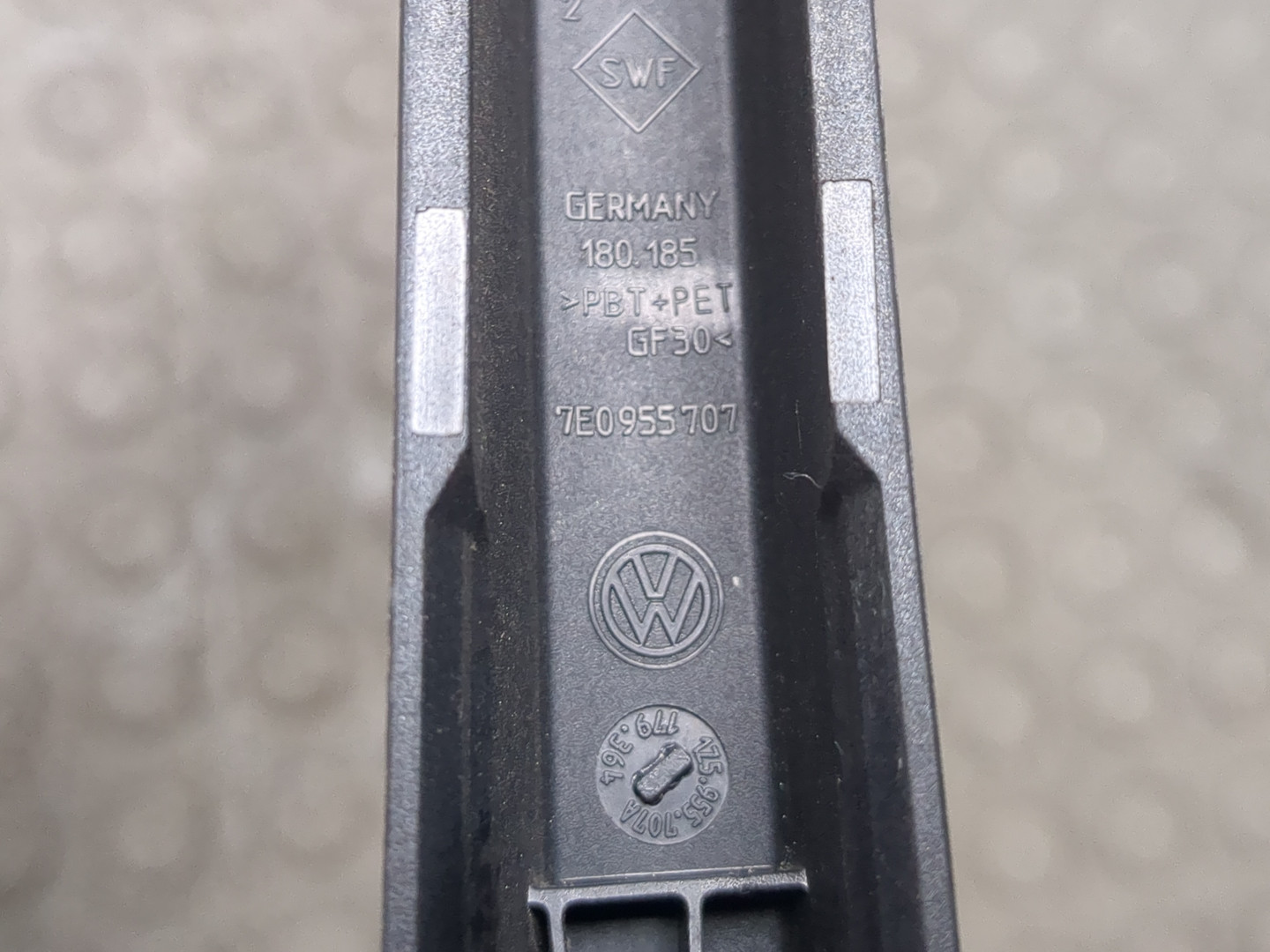 Поводок стеклоочистителя заднего