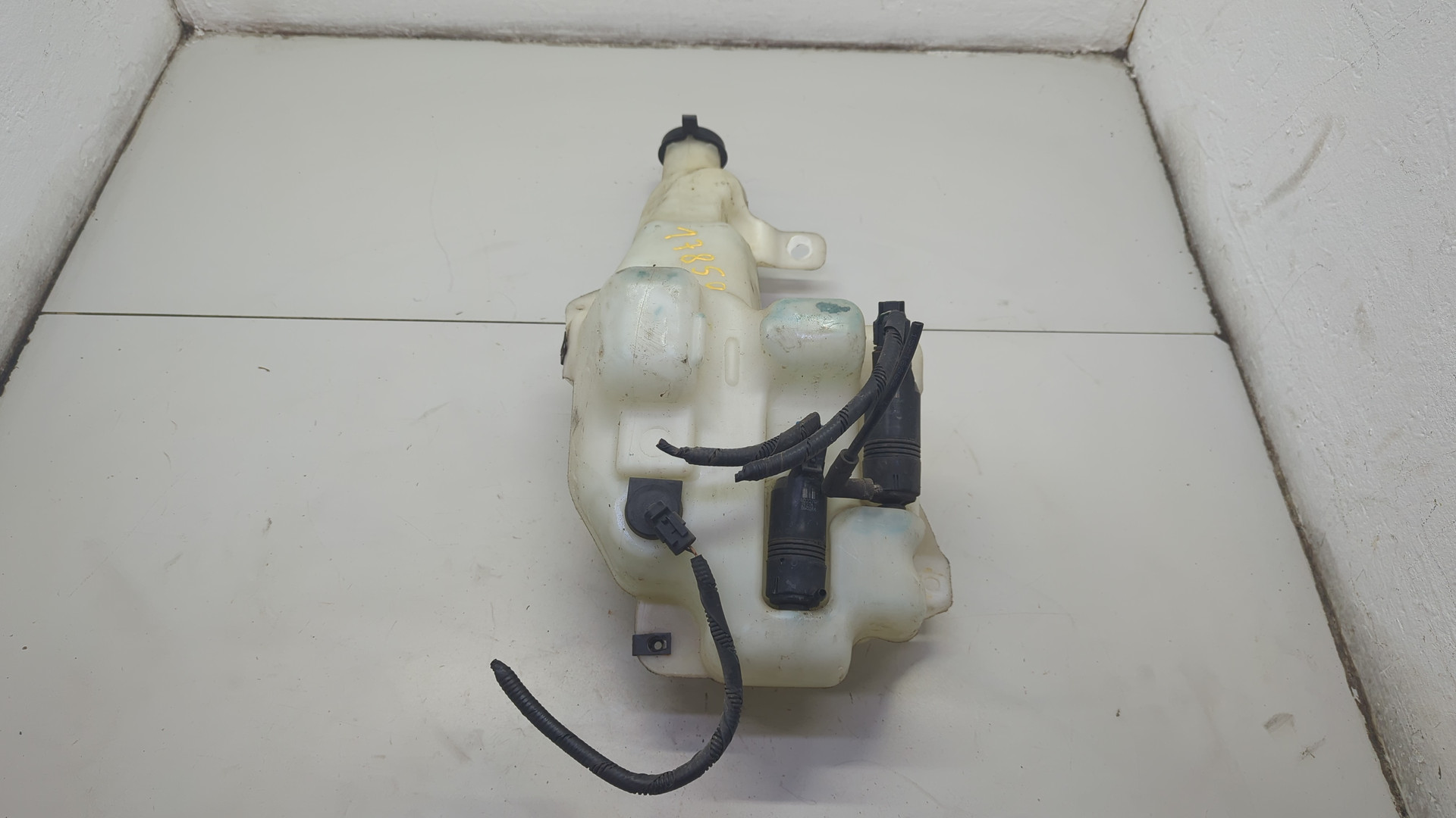 Бачок омывателя лобового стекла