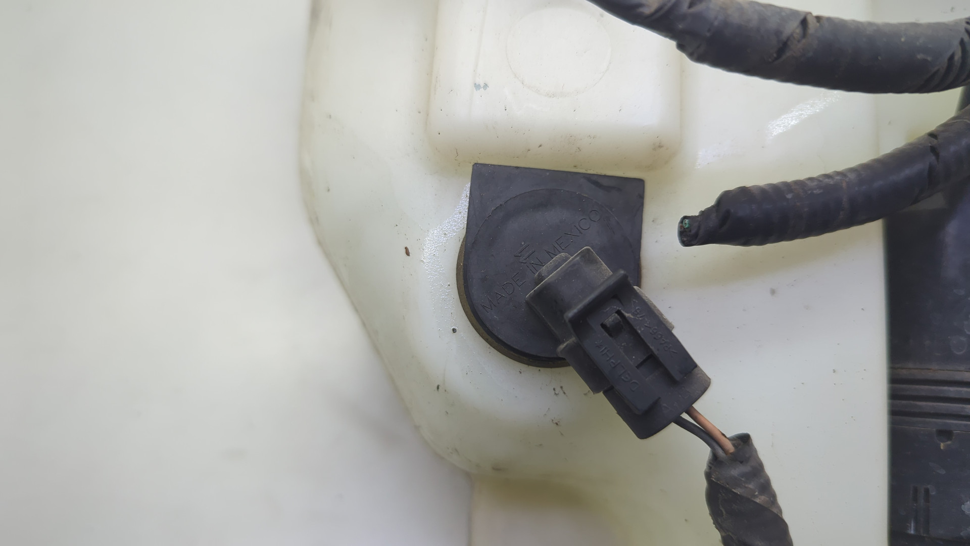 Бачок омывателя лобового стекла