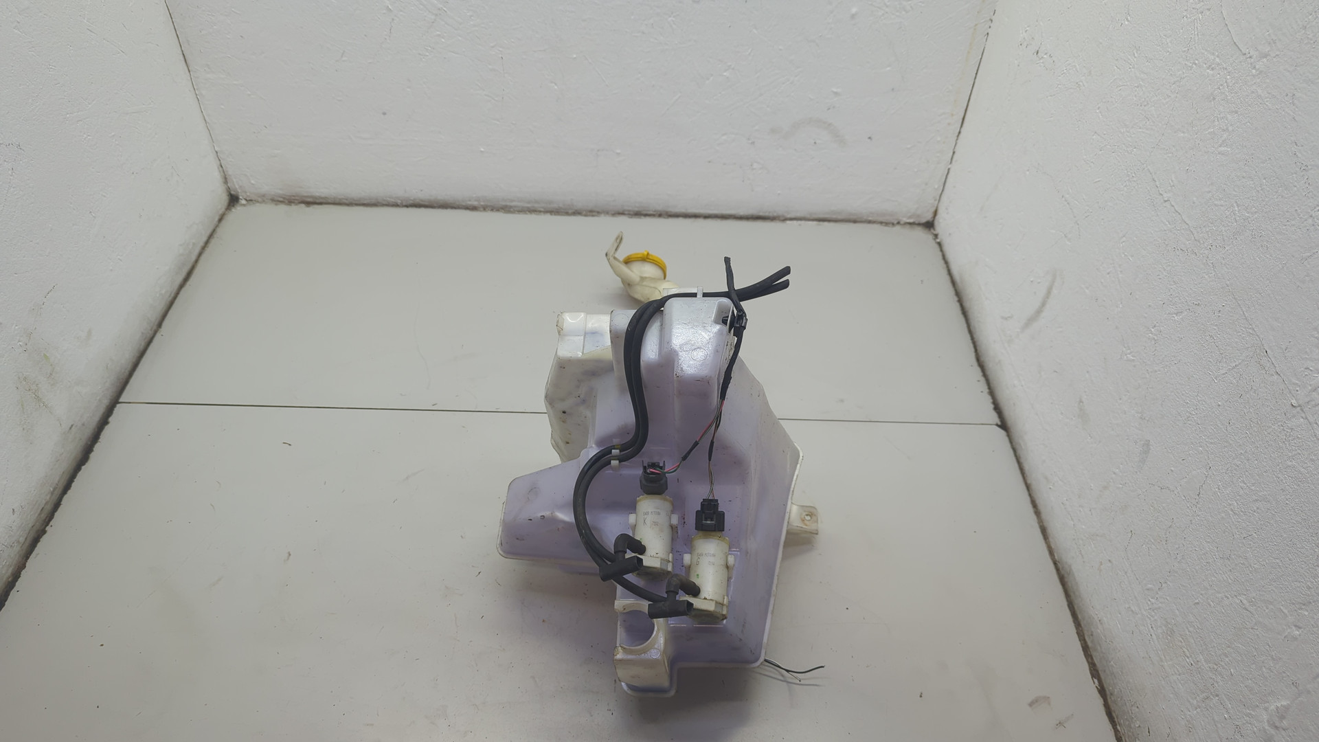 Бачок омывателя лобового стекла