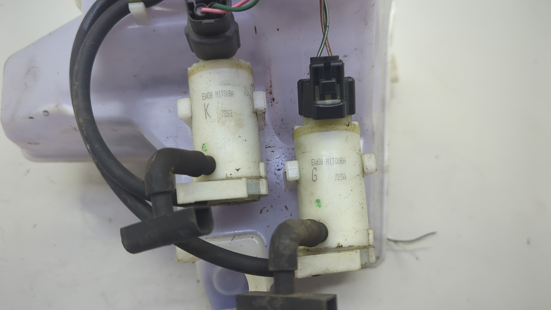 Бачок омывателя лобового стекла