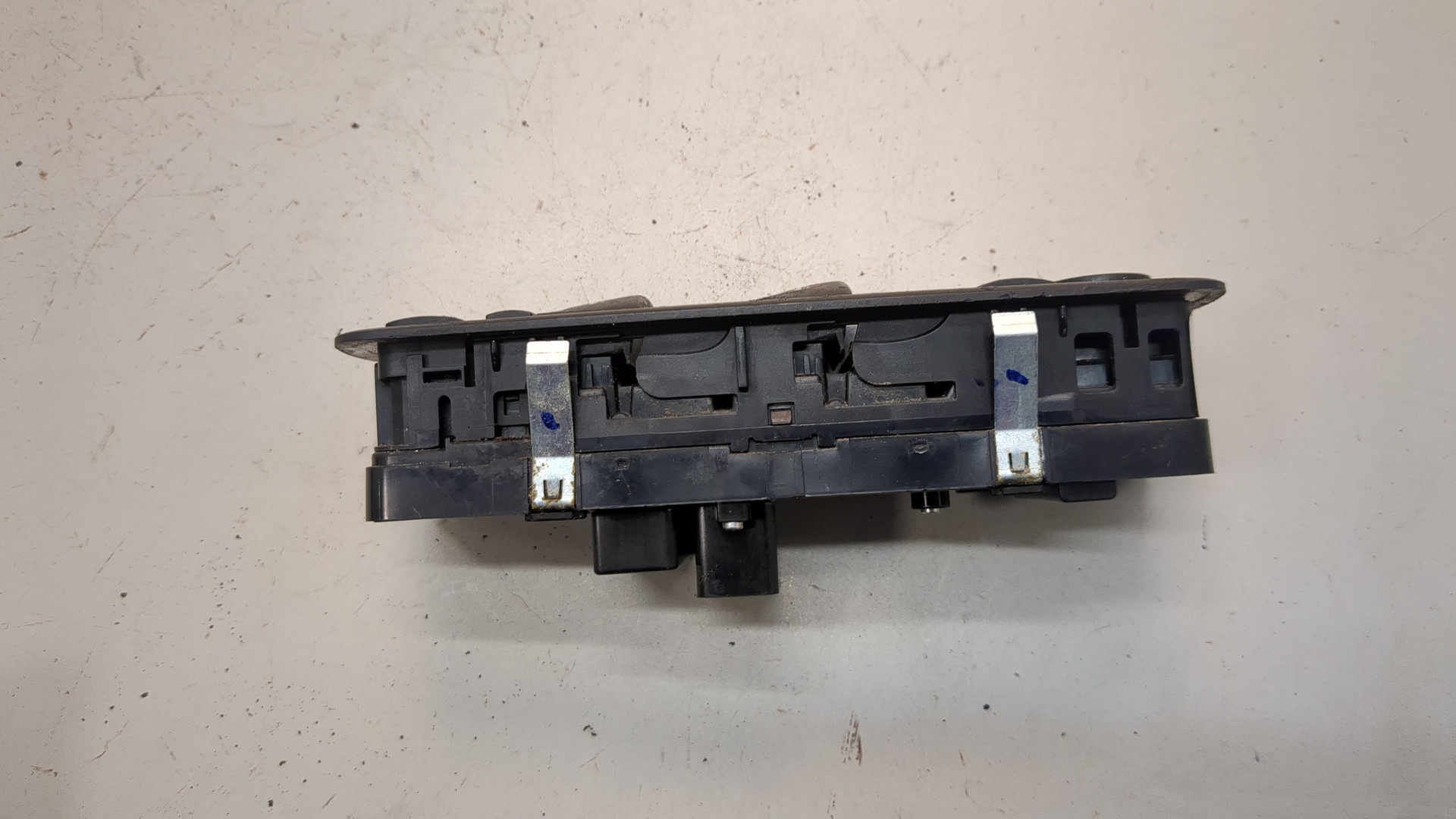 Кнопка стеклоподъемника