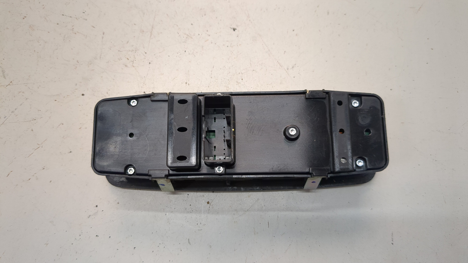 Кнопка стеклоподъемника