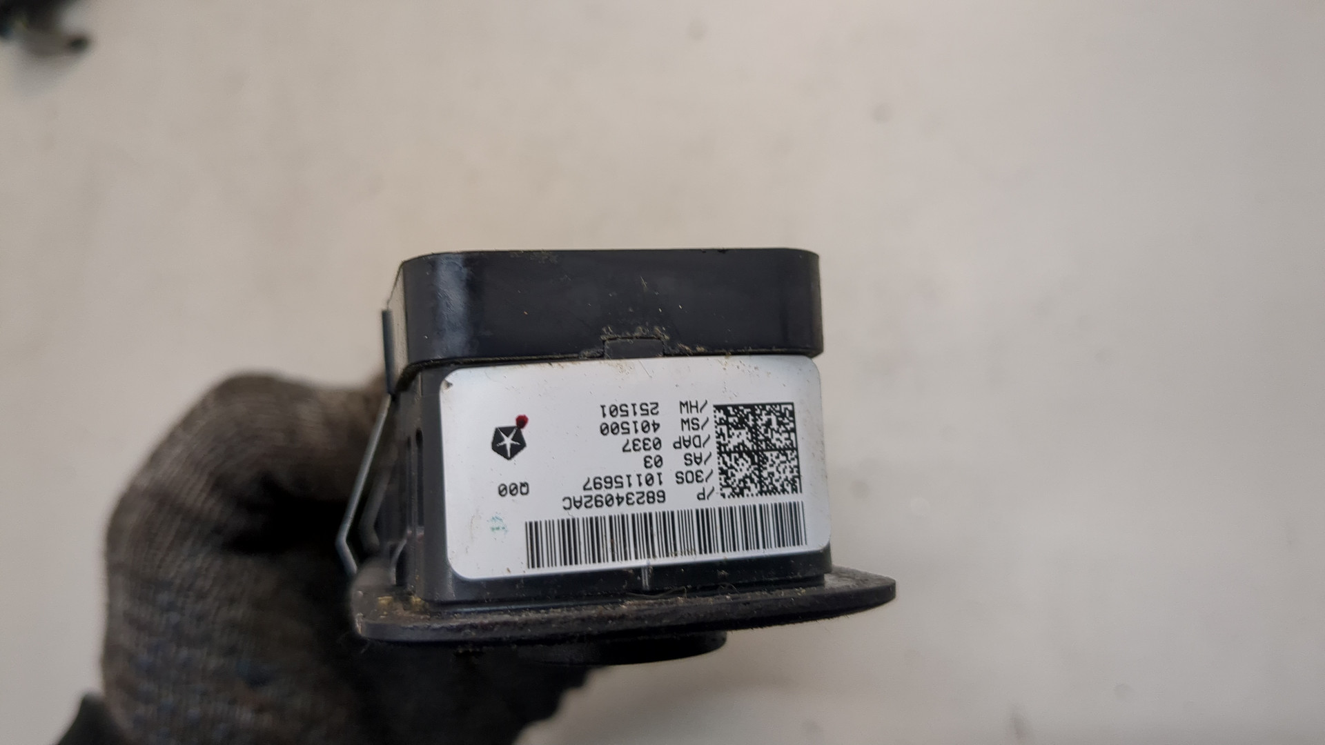 Кнопка стеклоподъемника