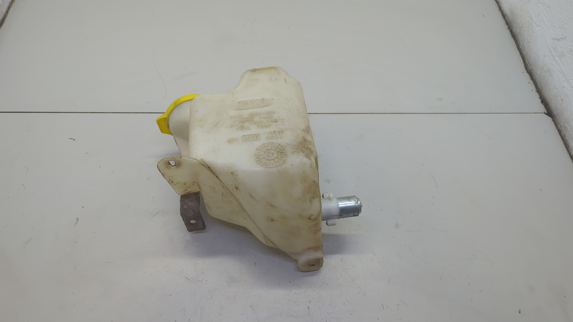 Бачок омывателя лобового стекла