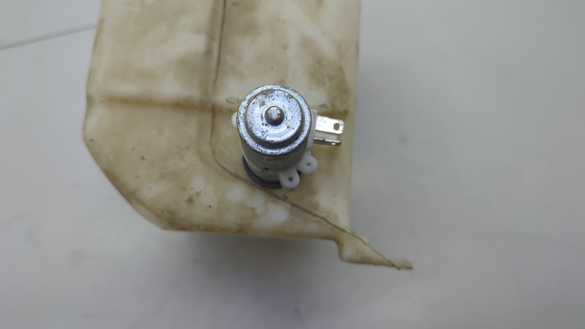 Бачок омывателя лобового стекла