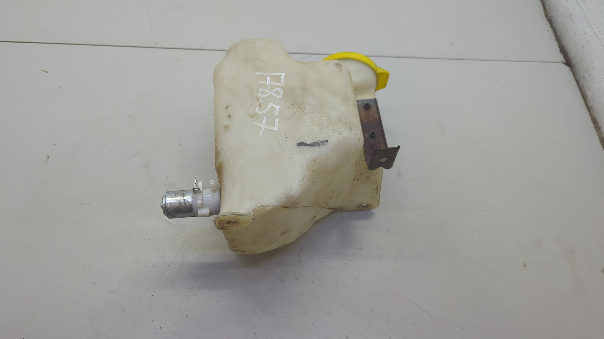 Бачок омывателя лобового стекла