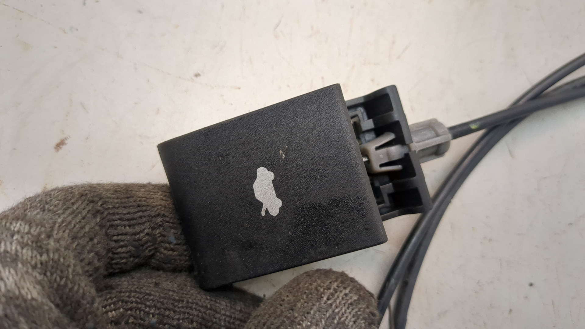 Ручка открывания капота