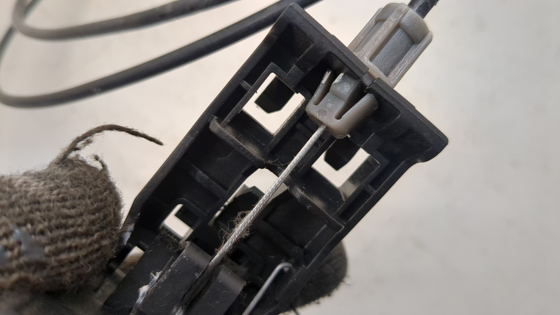 Ручка открывания капота