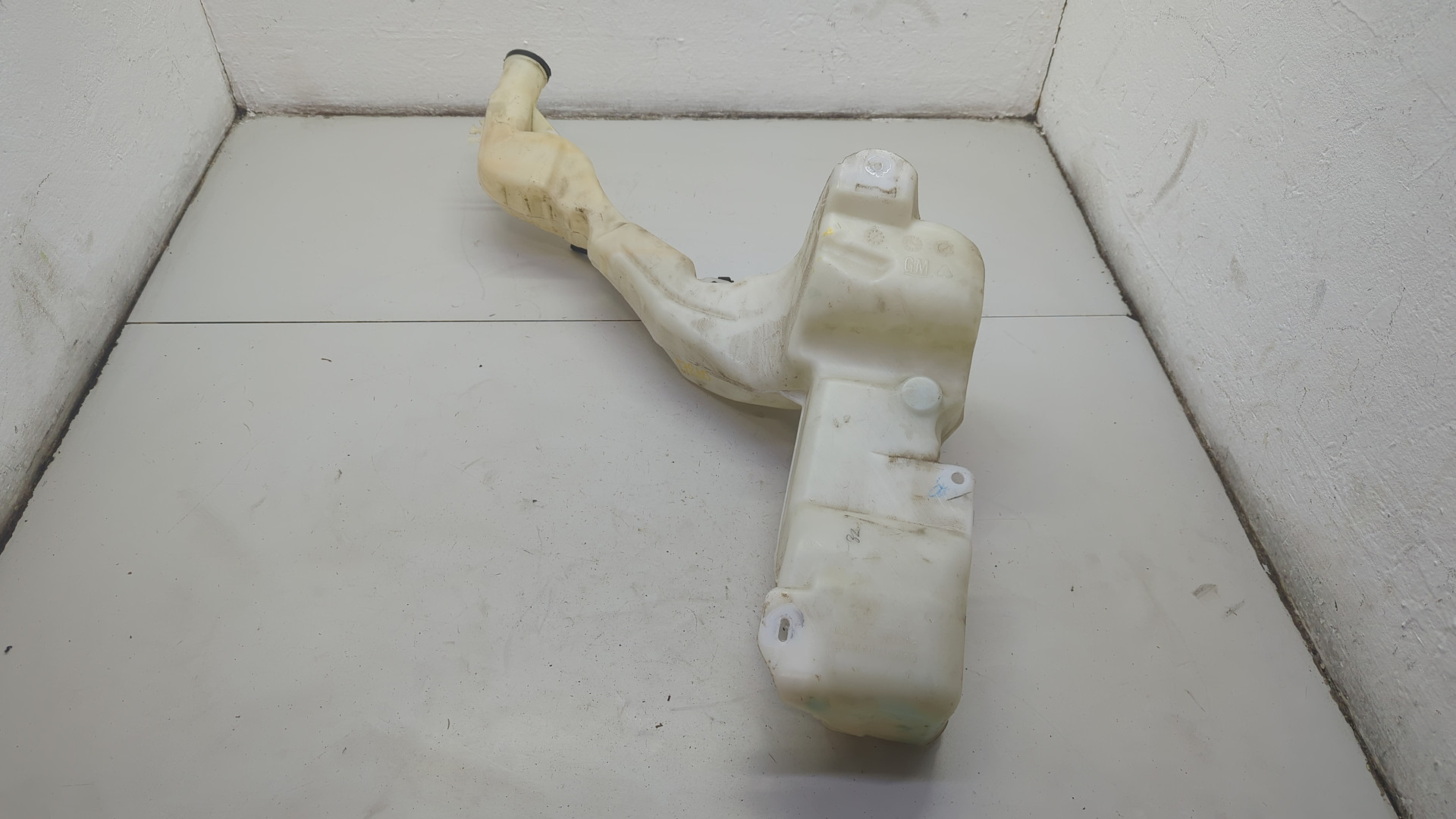 Бачок омывателя лобового стекла