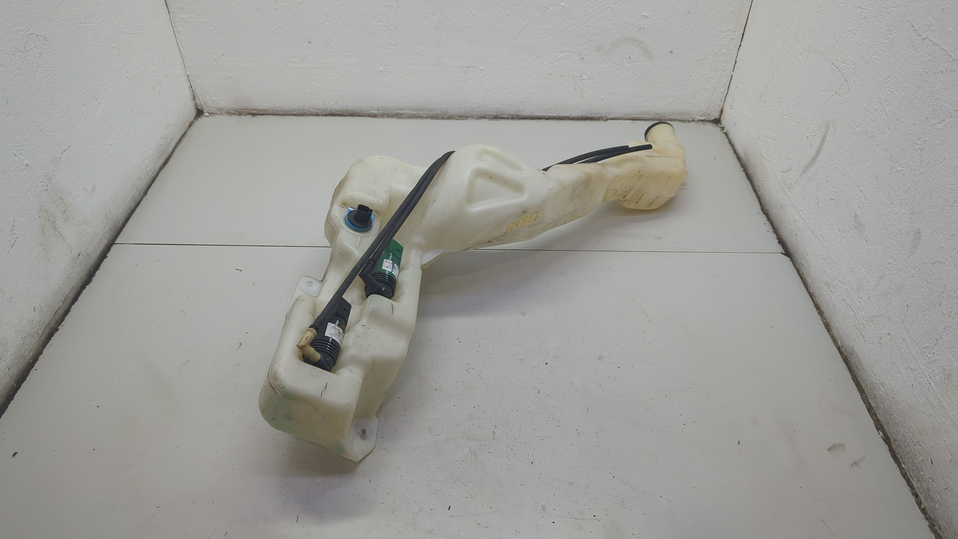 Бачок омывателя лобового стекла