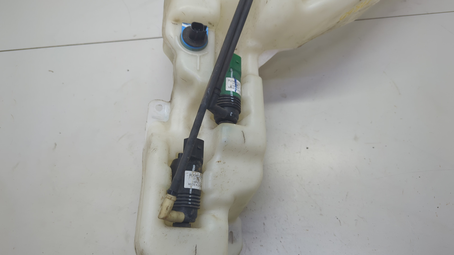 Бачок омывателя лобового стекла