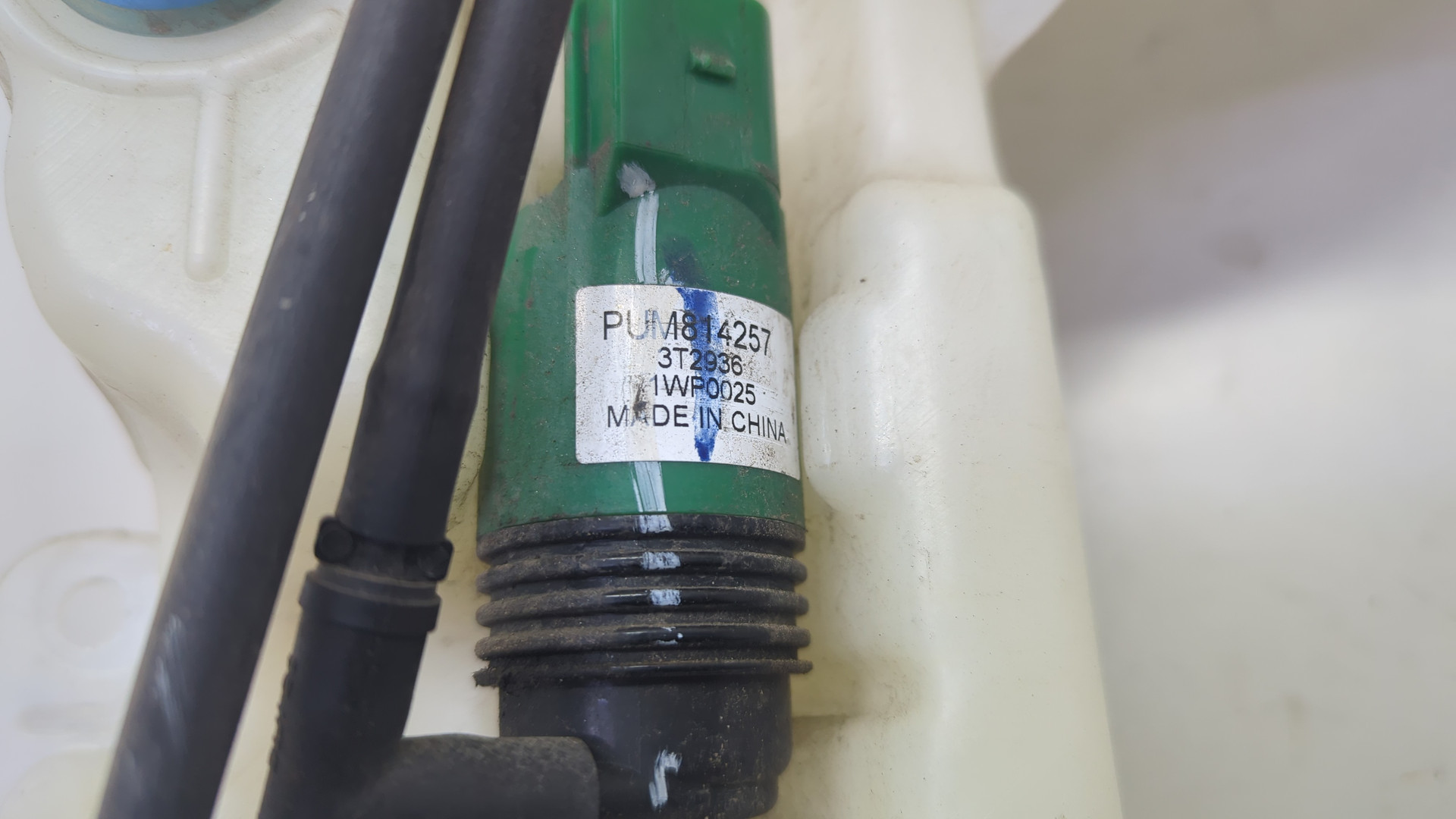 Бачок омывателя лобового стекла