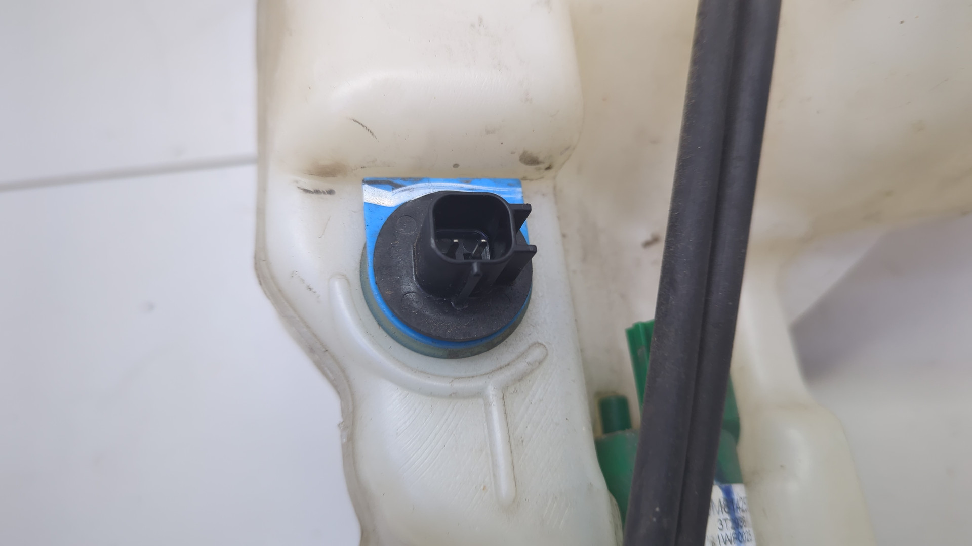 Бачок омывателя лобового стекла