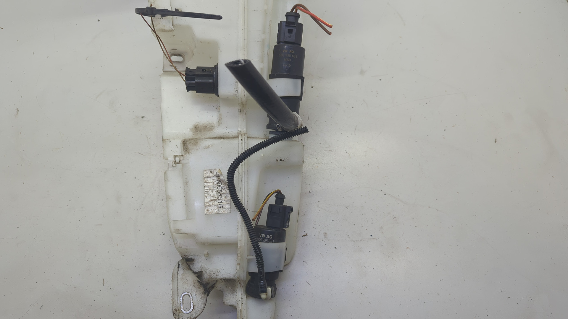 Бачок омывателя лобового стекла