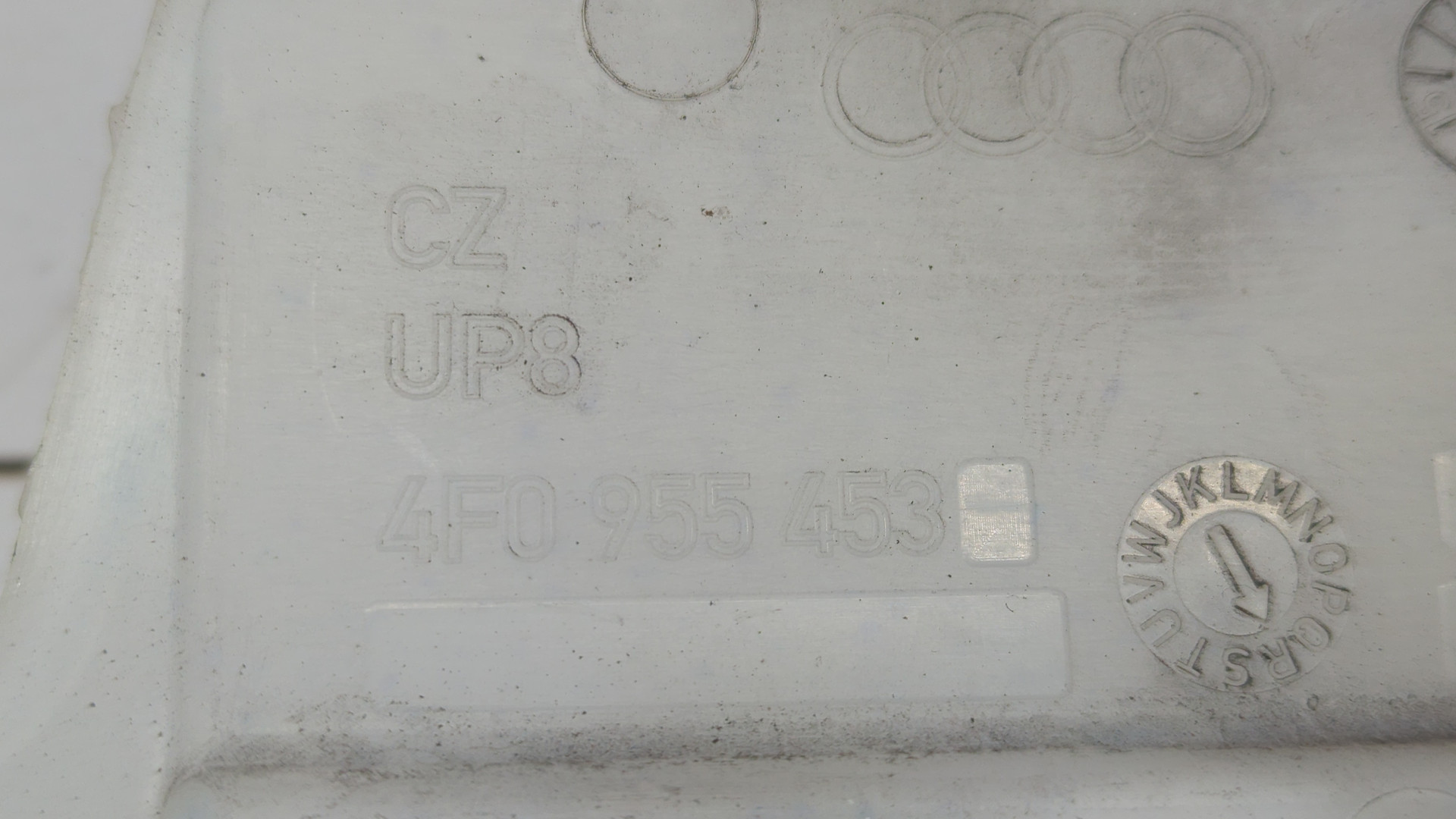 Бачок омывателя лобового стекла