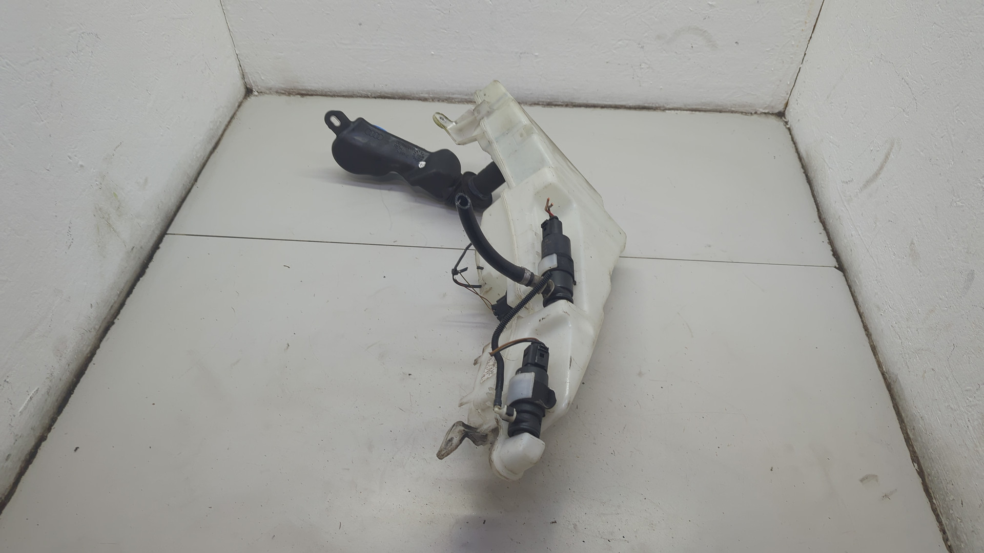 Бачок омывателя лобового стекла