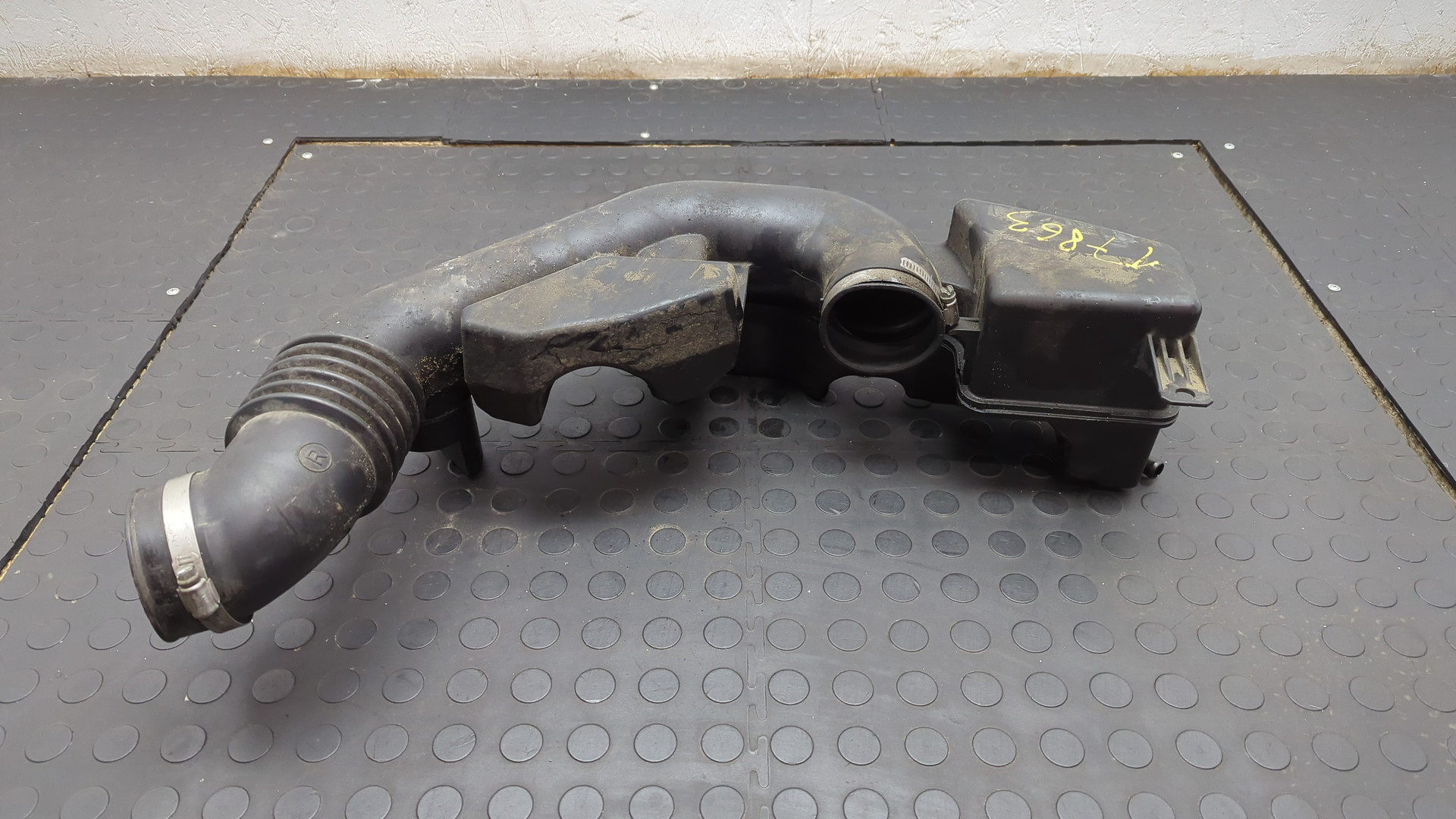 Резонатор воздушного фильтра