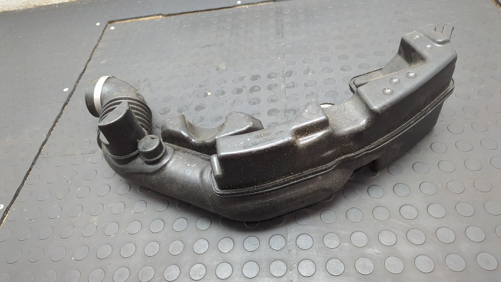 Резонатор воздушного фильтра