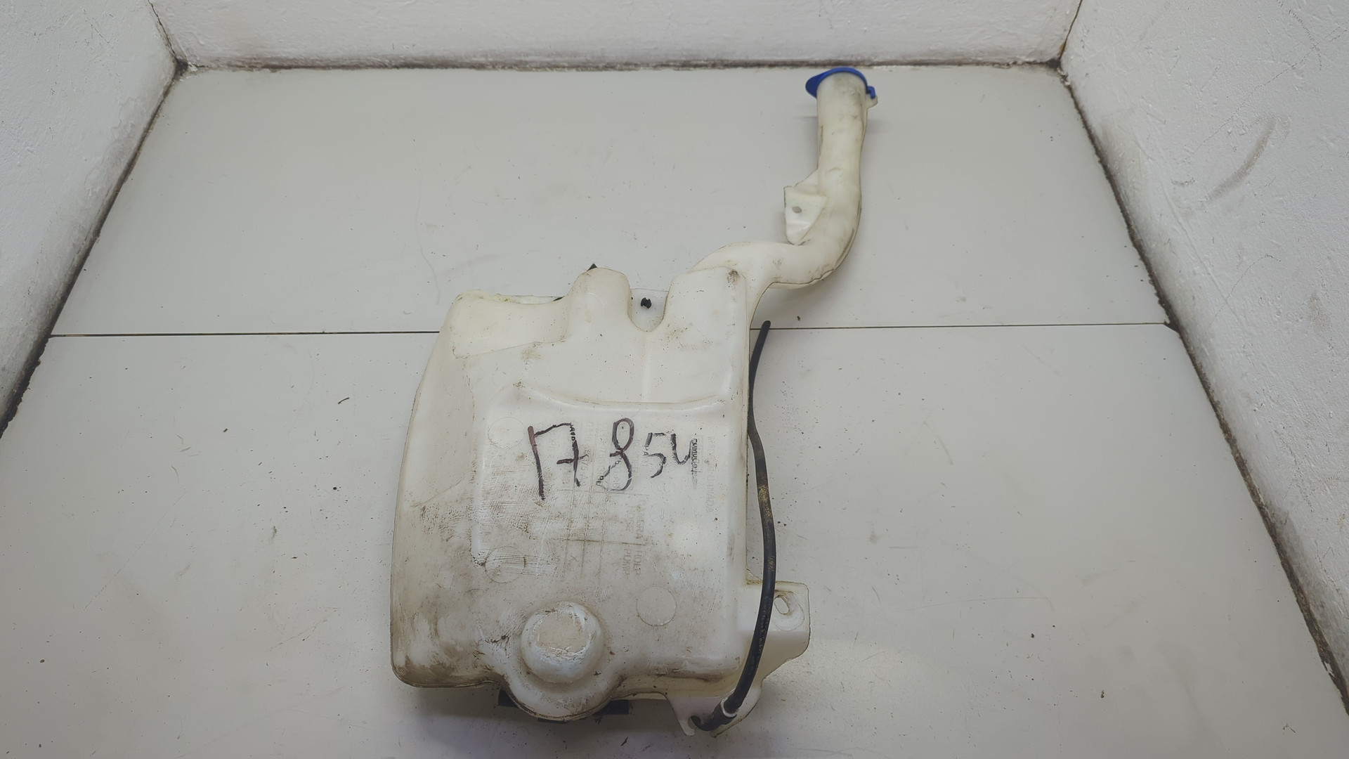 Бачок омывателя лобового стекла