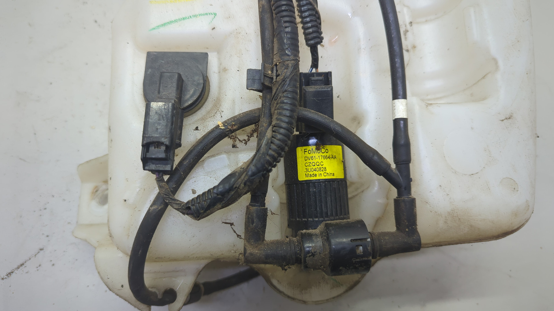 Бачок омывателя лобового стекла